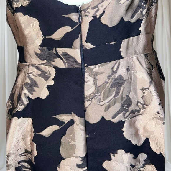Xscape
Women Printed Open,Back Fit, Flare Floral, Navy, Cream Halter Dress Sz10 - Picture 8 of 12